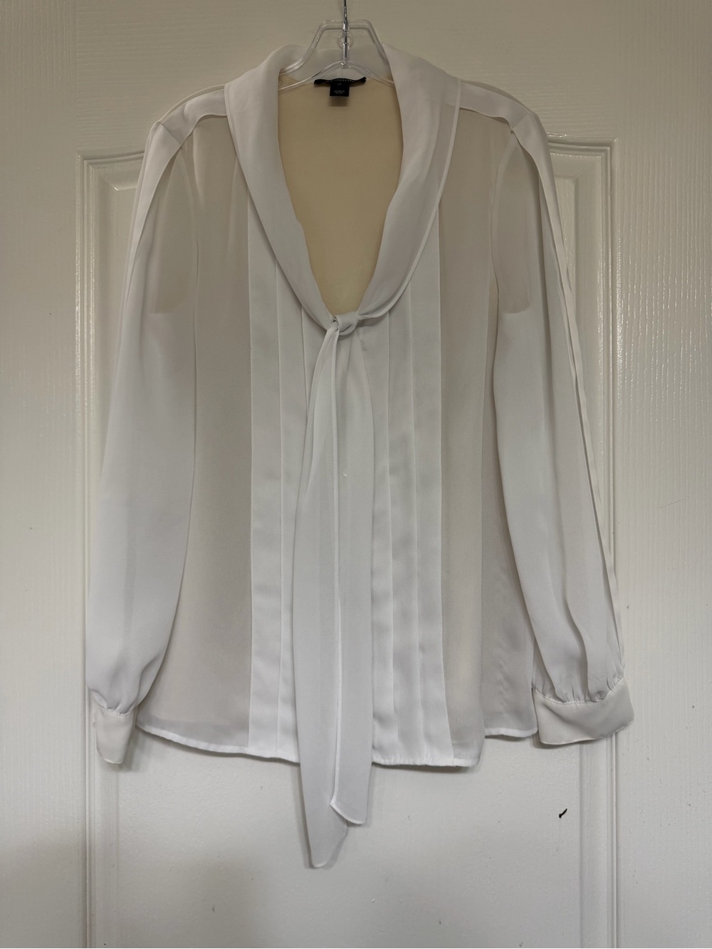 St. John Ivory Bow Tie Neck Pleated Blouse Size 10 Silk Lined Office
